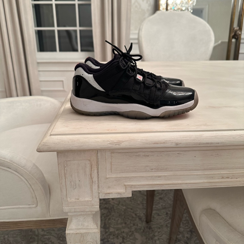 Black Jordan 11